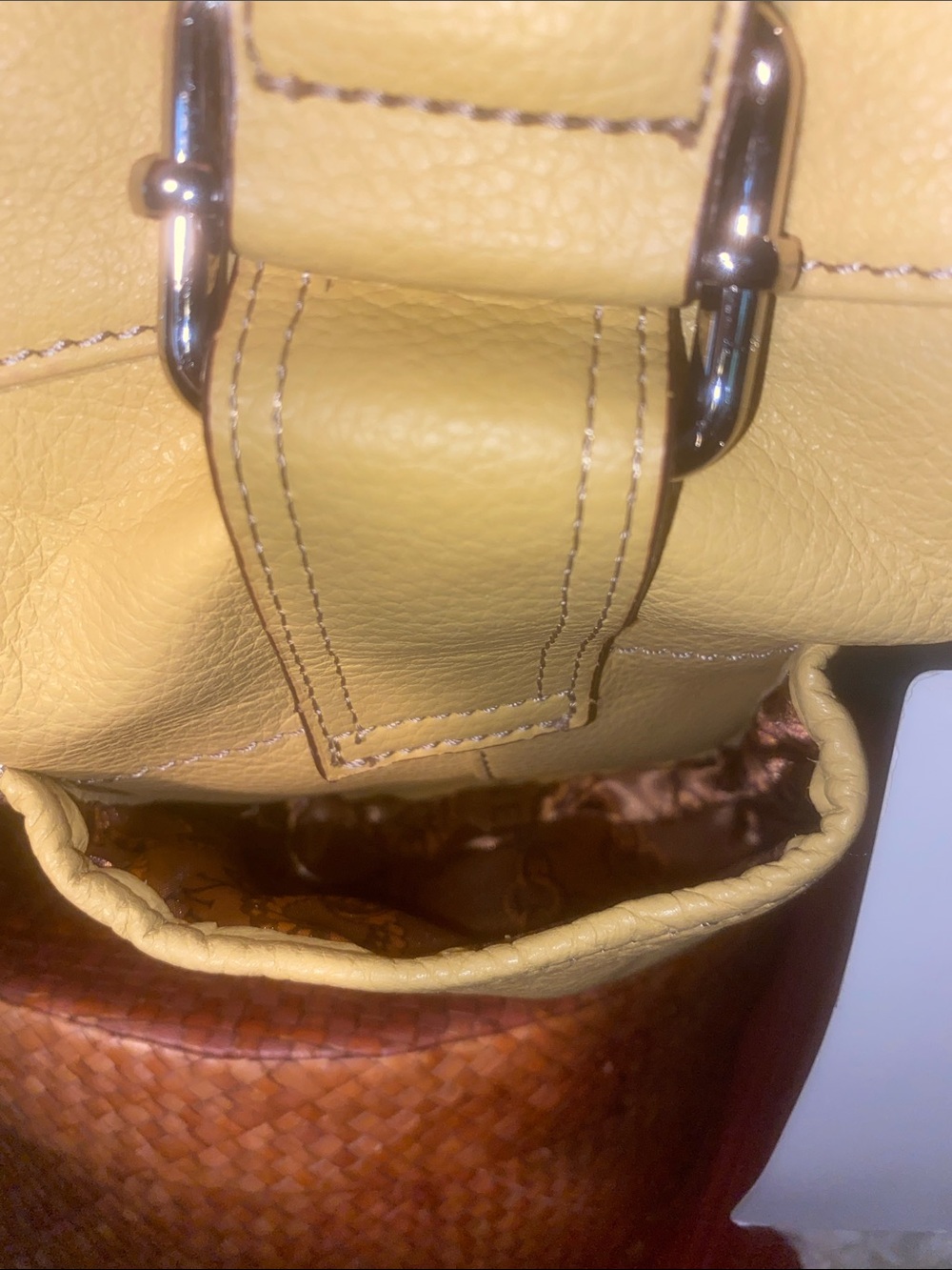 Tignanello Women’s Butter Yellow Leather Double Front Pocket shoulder crossbody - Picture 7 of 11